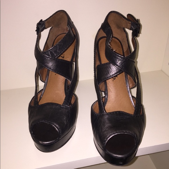 Metallic Black Pep Toe Heel - Picture 2 of 3